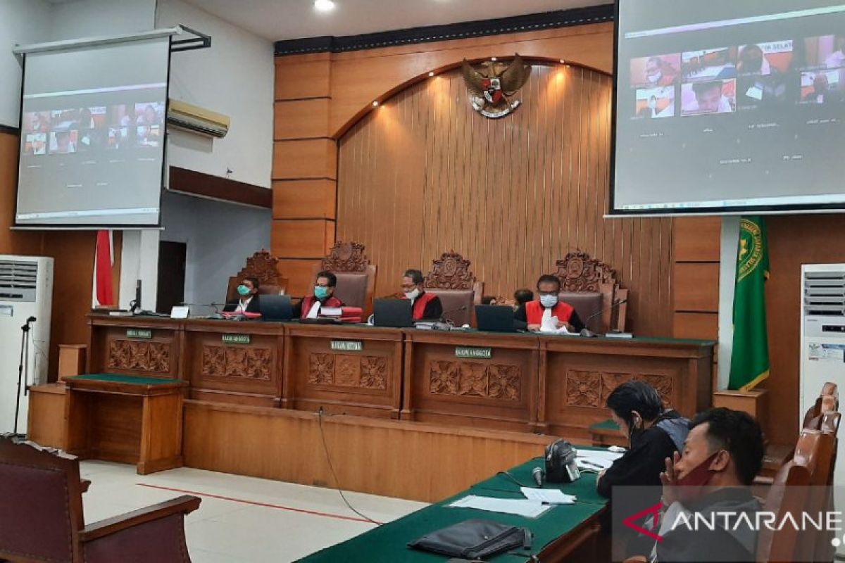 Berurai air mata Aulia Kesuma sampaikan pembelaannya