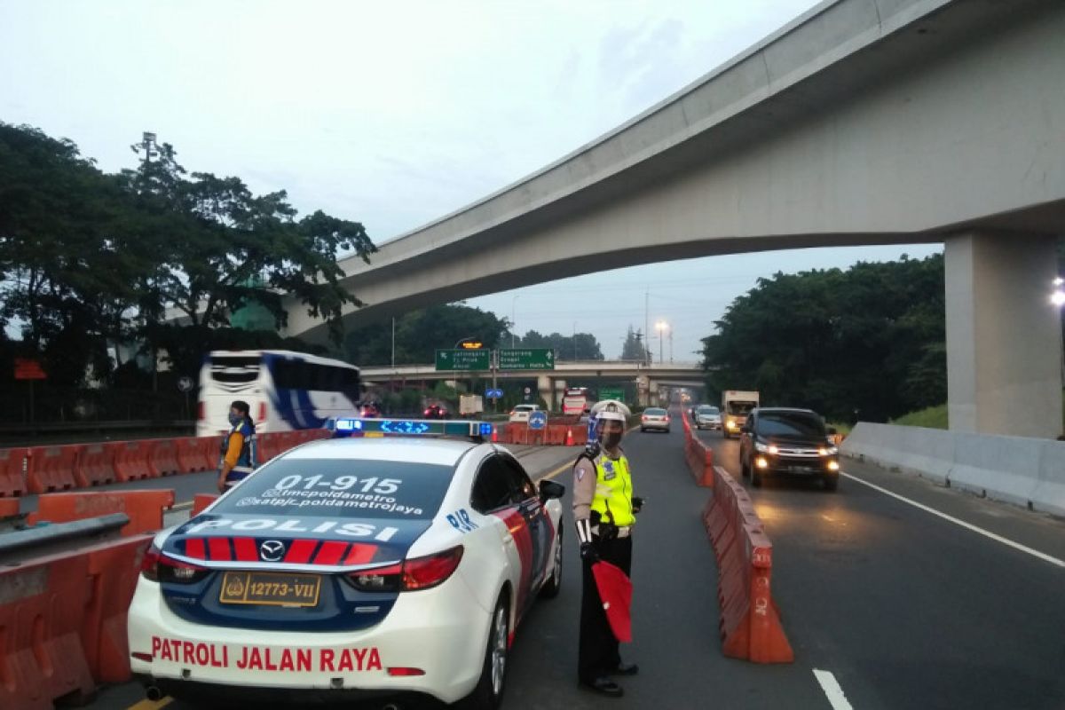 Selasa pagi, "contra flow" Halim-Semanggi diberlakukan