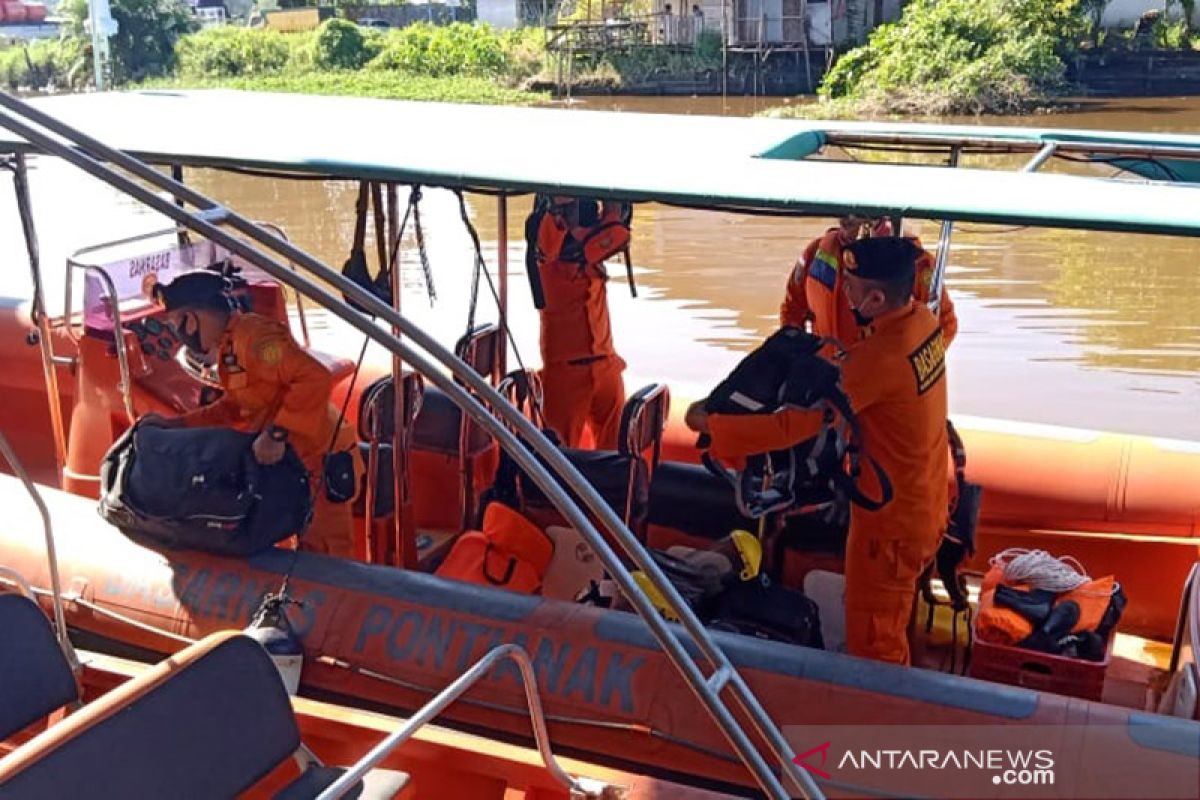 Tim SAR cari warga Melawi hilang di Sungai Pinoh