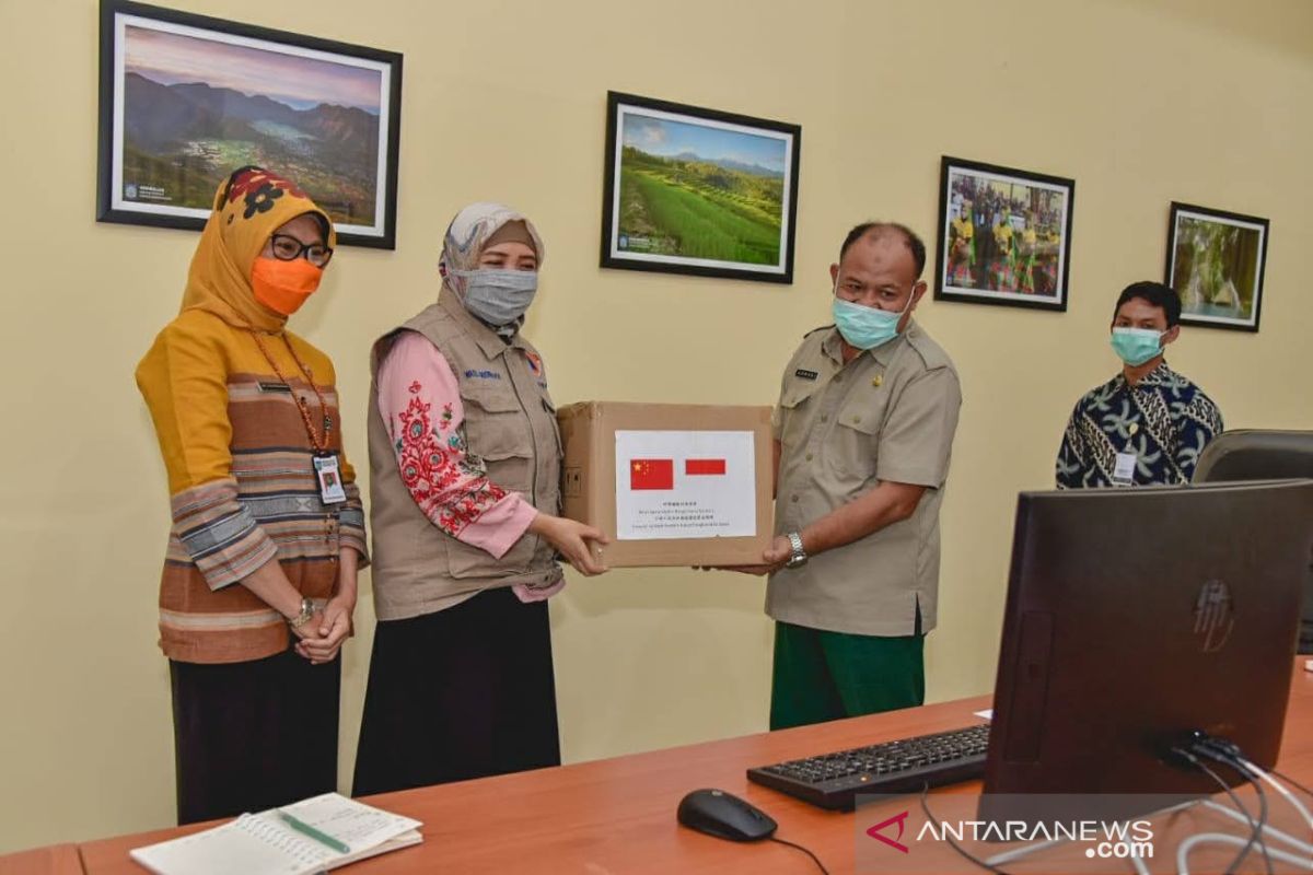 China sumbangkan belasan ribu APD untuk NTB