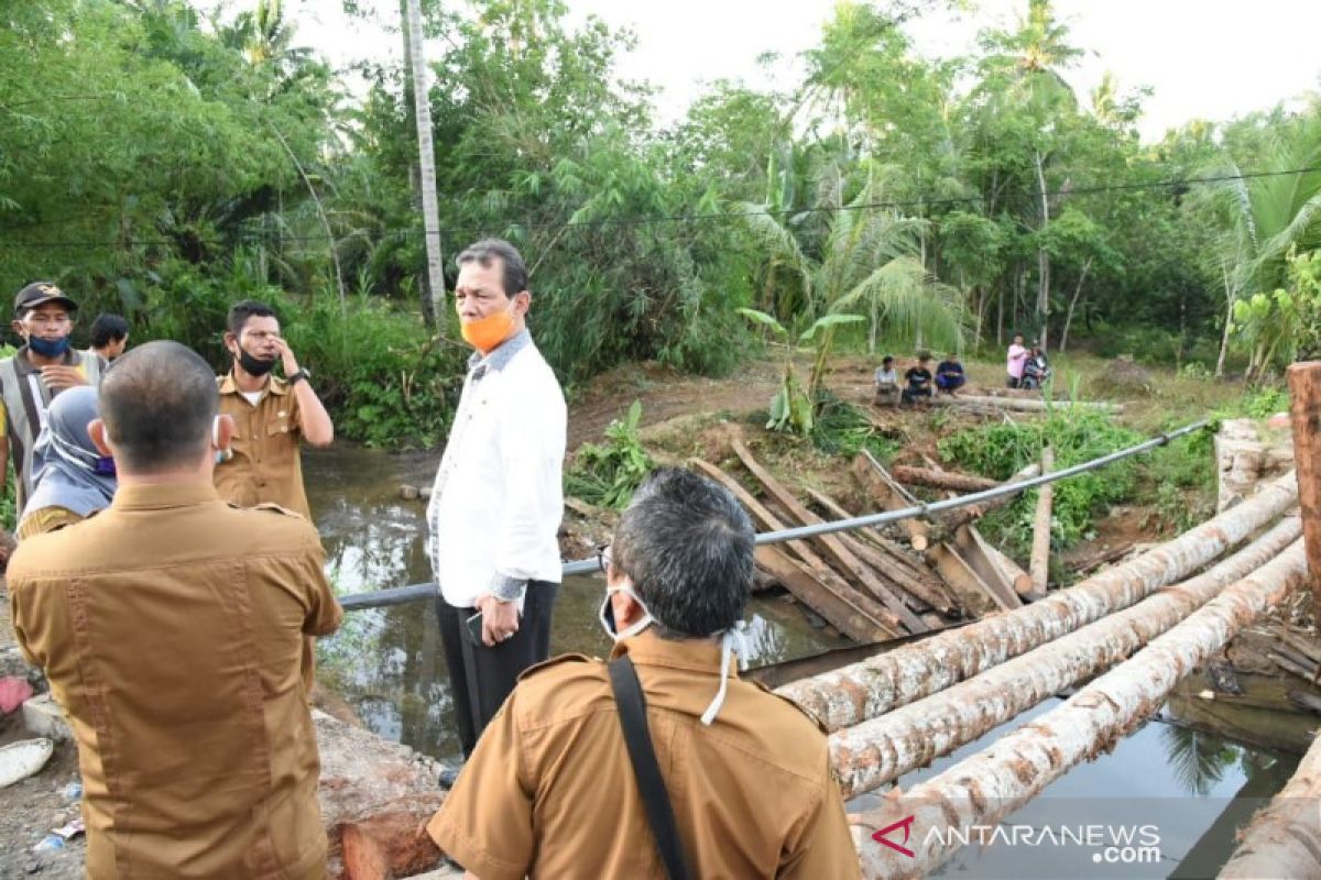 Ambruk, Bupati Tapsel perintahkan pasang jembatan bailey