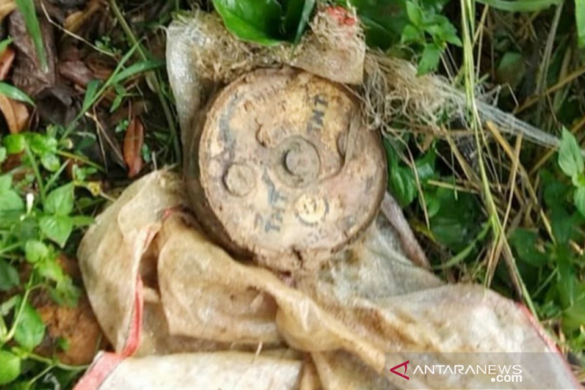 Warga Ciampea Bogor dihebohkan temuan ranjau aktif bertuliskan 