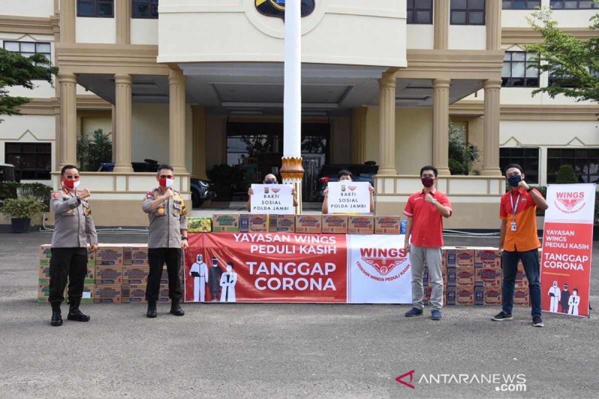 Polda Jambi -Wing Peduli salurkan bantuan bagi warga terdampak COVID-19