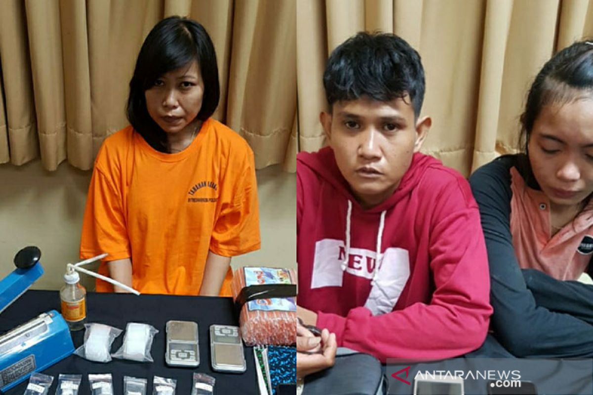 Polisi tangkap tiga perempuan kurir narkoba di Desa Padangsembilan