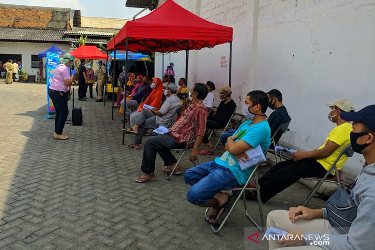 37 warga kampung elektro Jakarta Utara ikuti uji swab