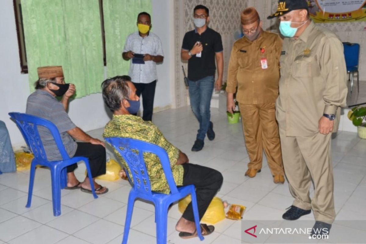 Pemprov Gorontalo bagikan bantuan pangan untuk 2.000 KPM di Boalemo