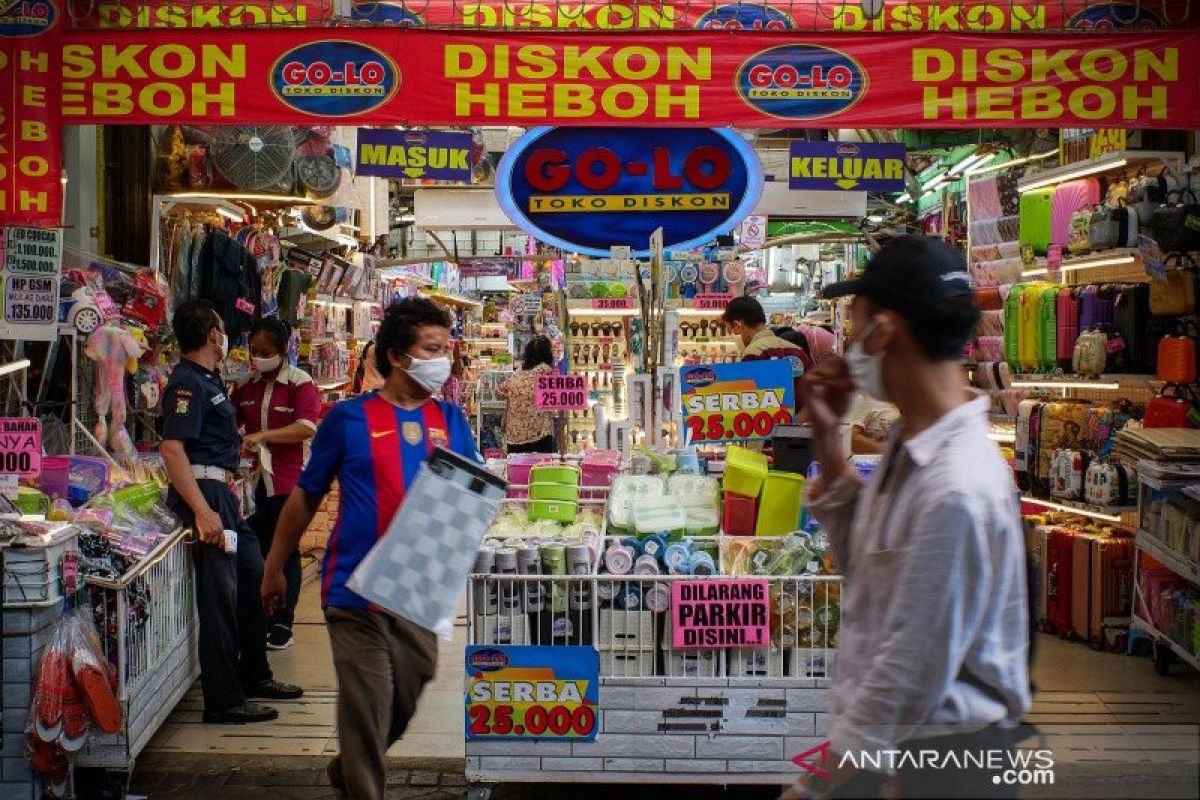 Indef: Ada dunia usaha yang bertahan dan terempas di normal baru