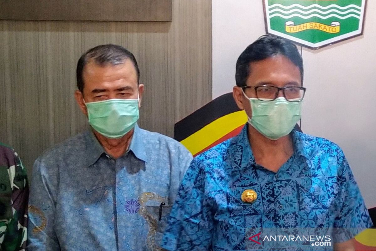 COVID-19 swab tests come negative for West Sumatra governor, deputy