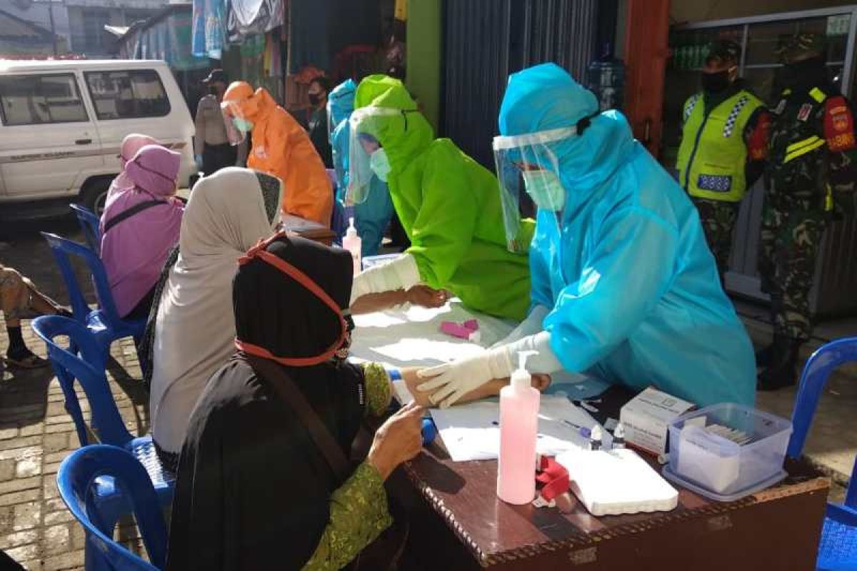 10 orang reaktif hasil tes cepat di  Pasar Kejajar Wonosobo