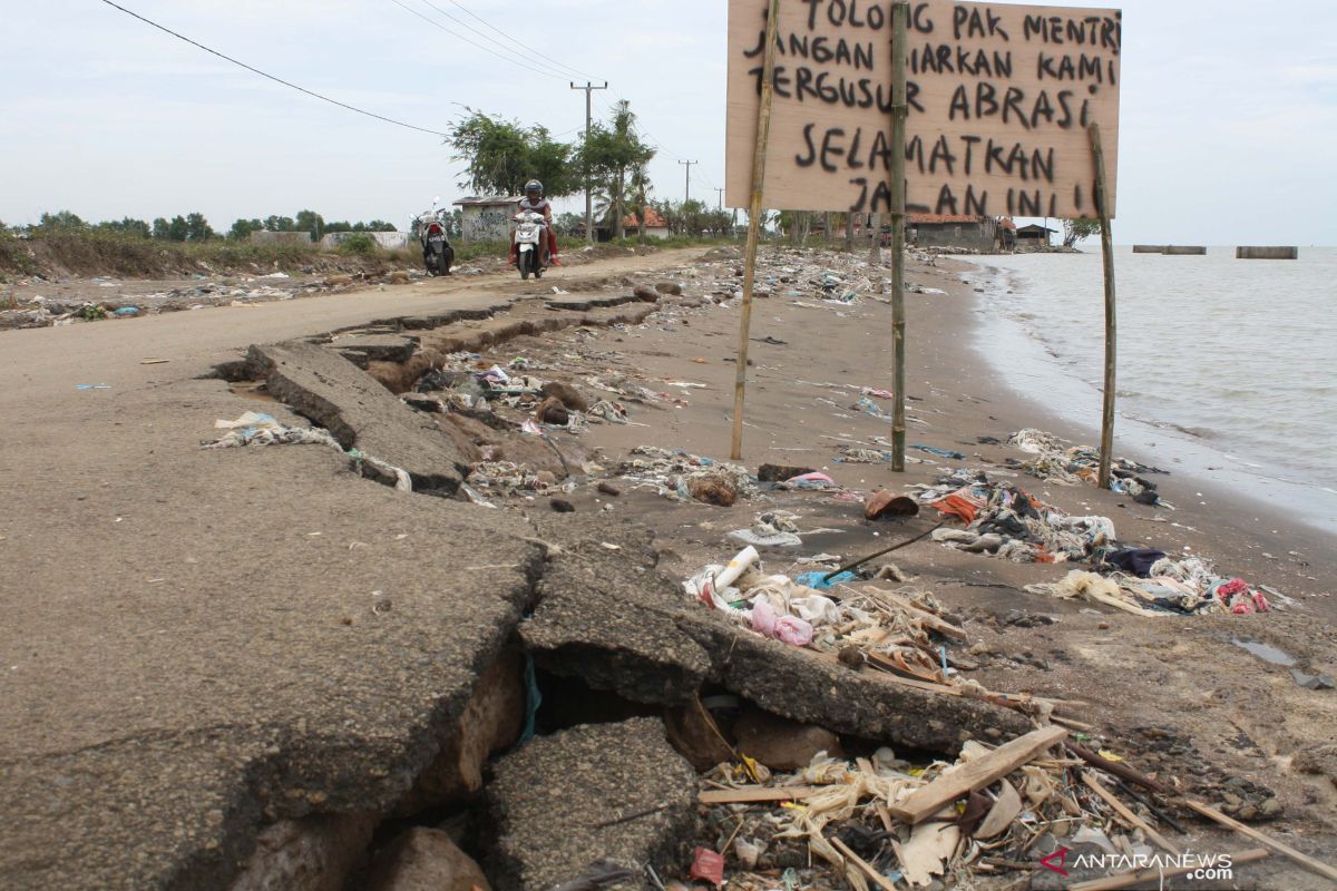 Pemkab Karawang beli 3 hektare lahan untuk relokasi korban abrasi pantai