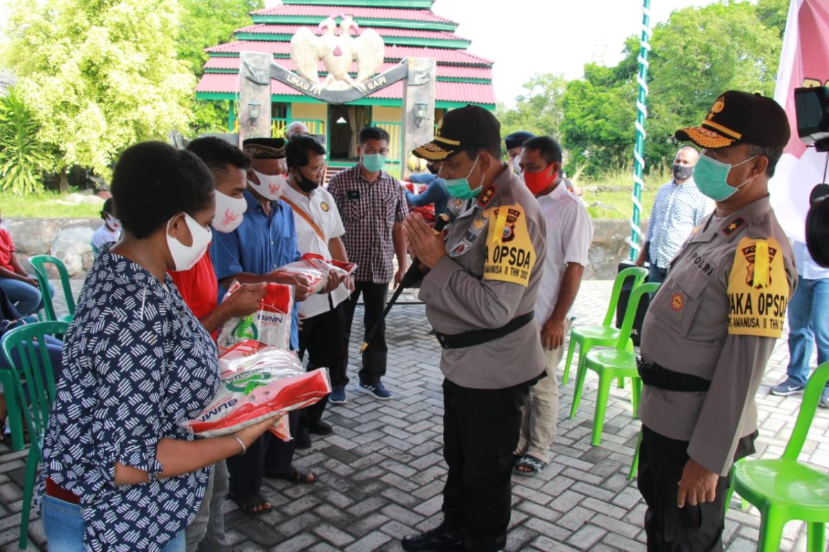 Polda Malut salurkan bantuan ke mahasiswa Papua di Ternate