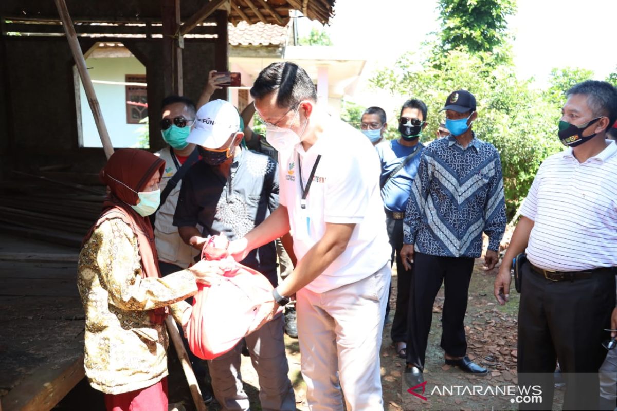 Kemensos salurkan bansos di GOR Karet Jakarta Pusat