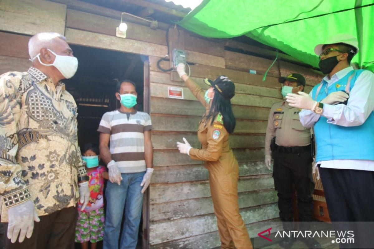 Landak gandeng  swasta alirkan listrik di Desa Sebatih