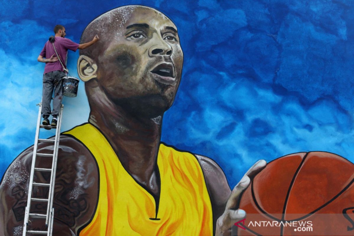 Seniman Bosnia buat gambar mural Kobe Bryant di sebuah sekolah