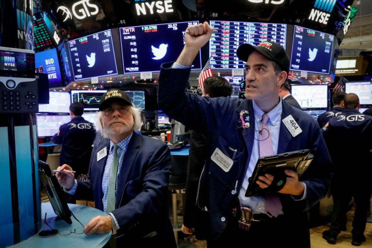 Saham Wall Street turun tajam, tertekan peningkatan kasus COVID-19