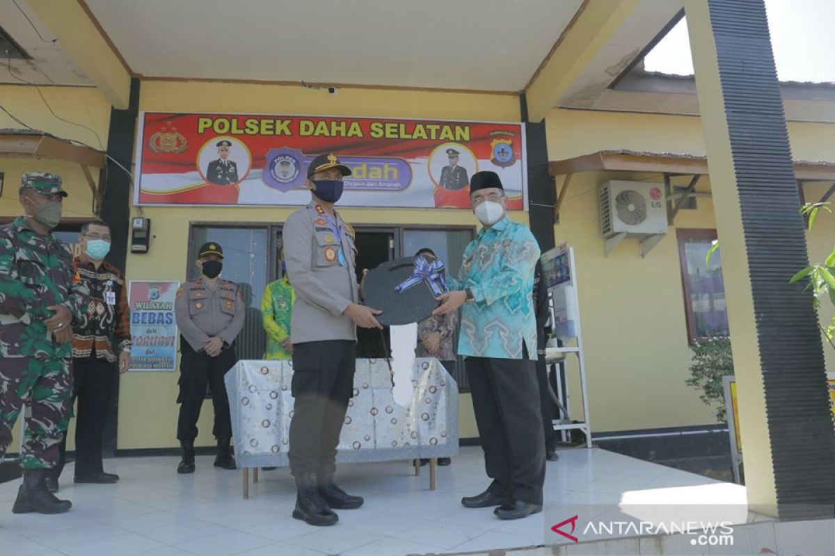 Dukung layanan Polsek Daha Selatan, Bupati HSS serahkan bantuan mobil