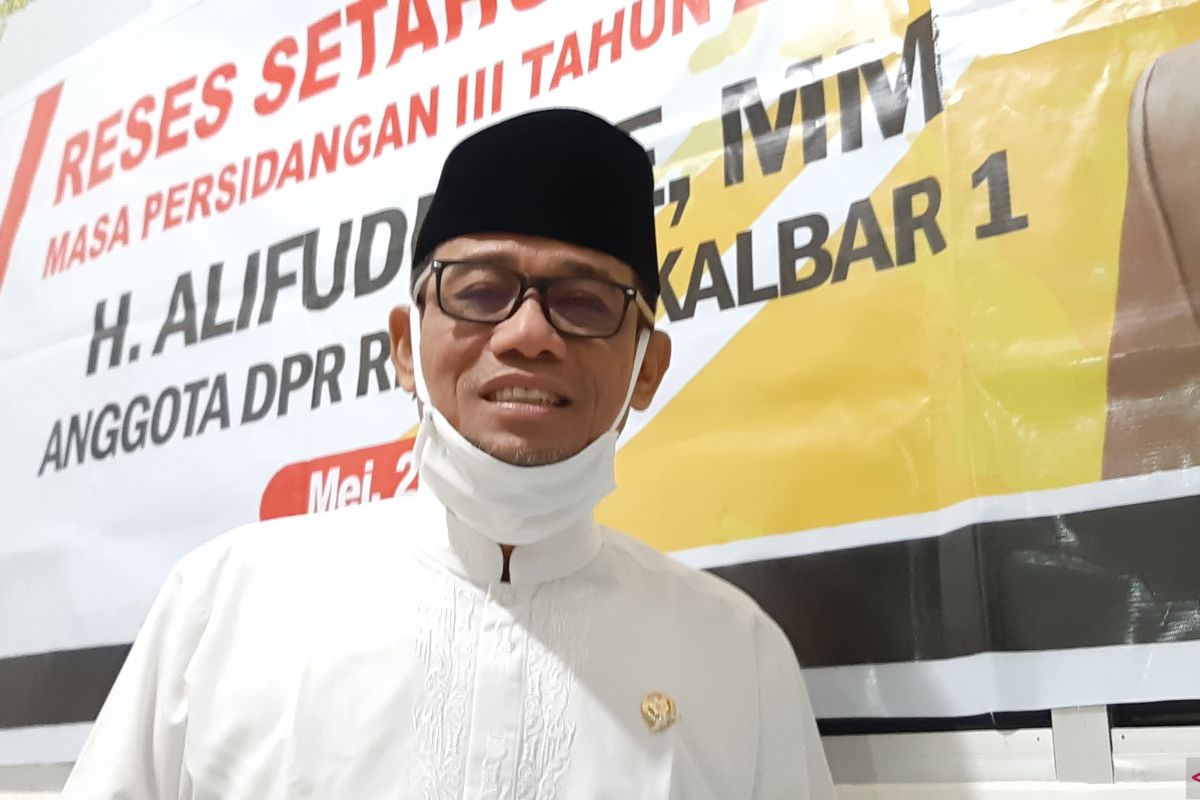 Komisi IX DPR RI bantu APD untuk tenaga medis Kayong Utara