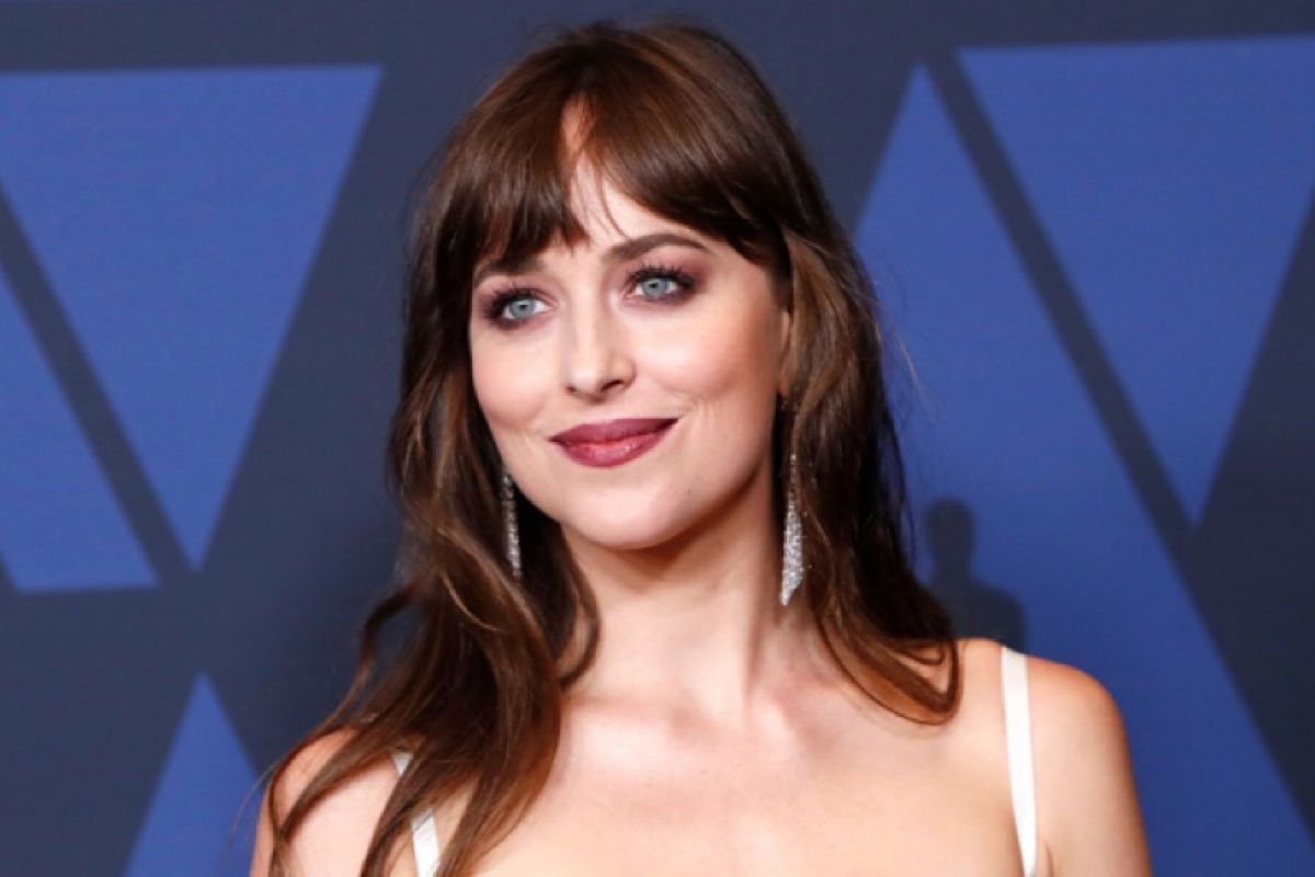 Dakota Johnson bintangi serial "Rodeo Queens" di Amazon