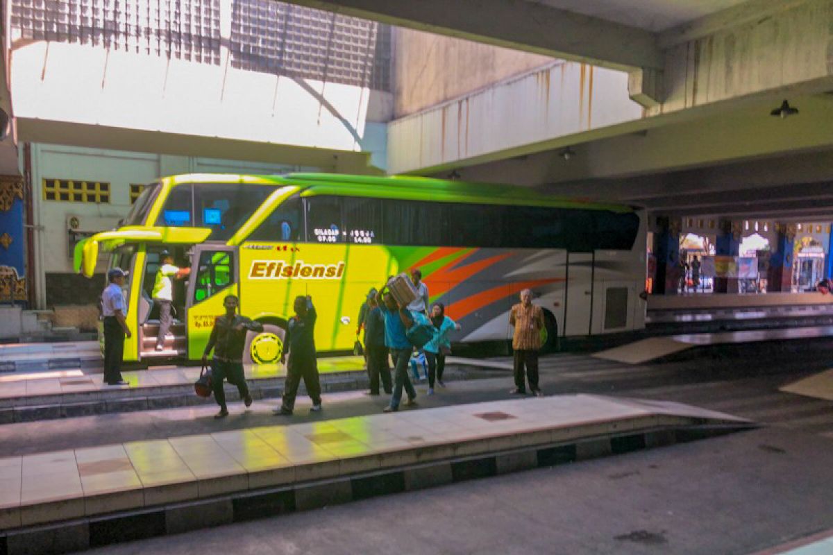 Terminal Giwangan kembali diramaikan bus dari wilayah yang akhiri PSBB