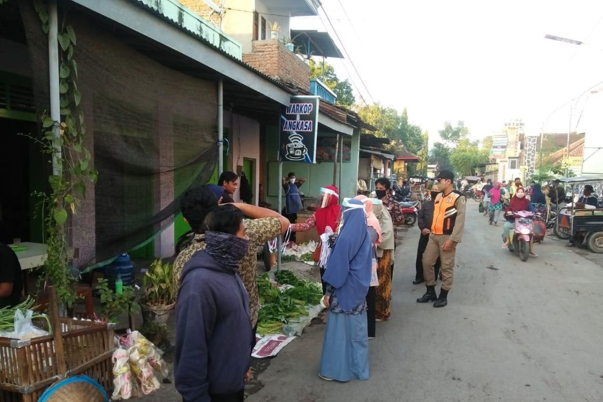 Pemkab Kediri intensifkan sosialisasi bahaya COVID-19 di pasar tradisional