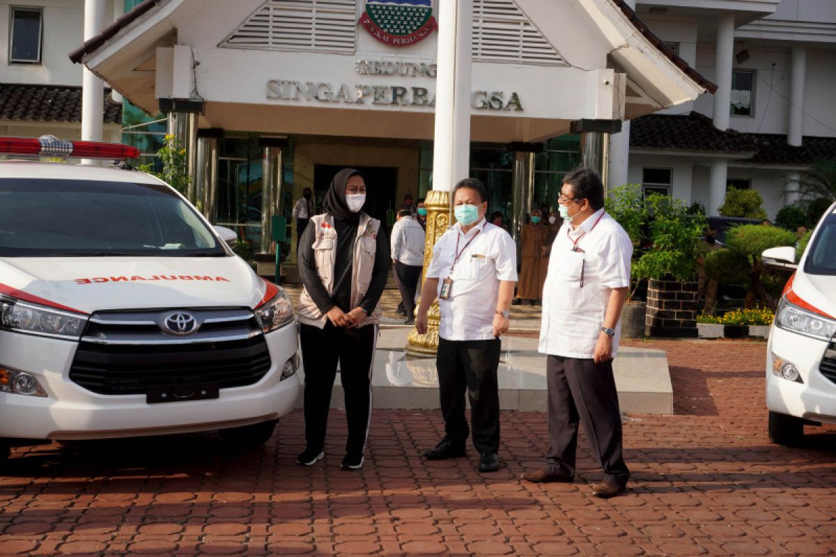 Toyota sumbang dua Innova dan APD untuk Pemda Karawang