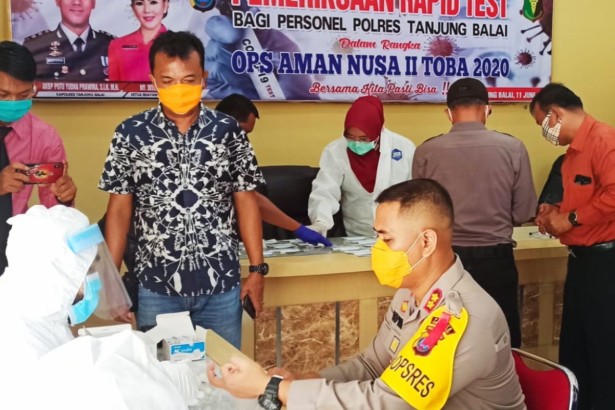 Personel Polres Tanjung Balai ikuti tes cepat  COVID-19