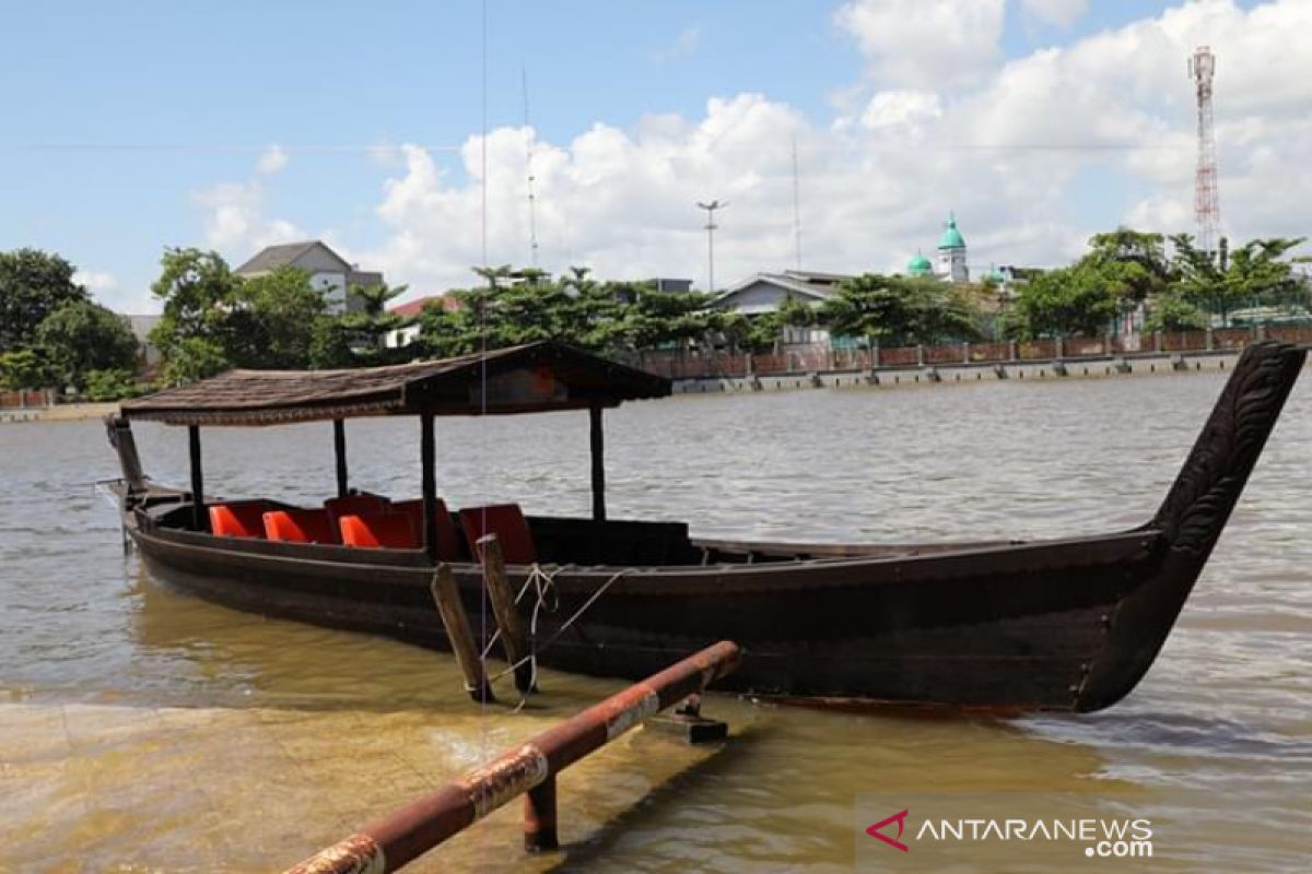 Pariwisata sungai di Banjarmasin dapat bantuan jukung tambangan dari PLN