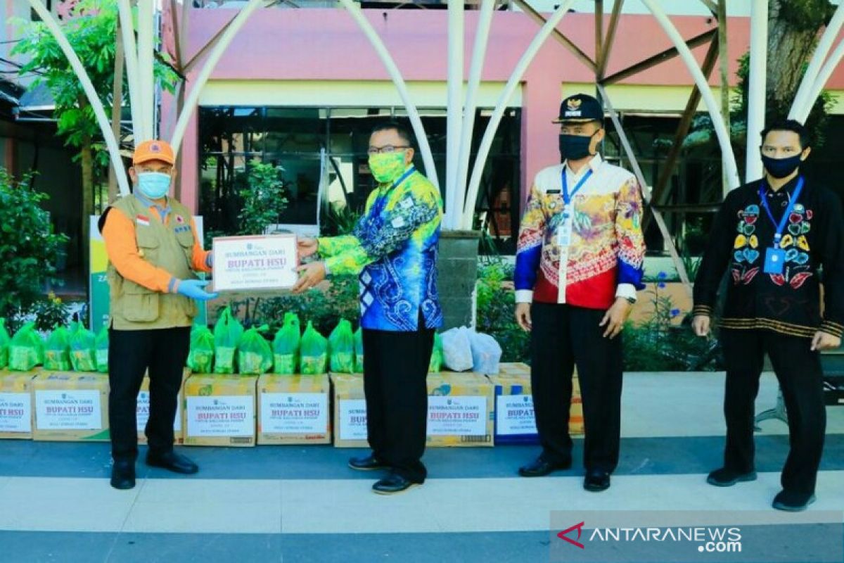 Bupati serahkan bantuan kebutuhan hidup keluarga pasien COVID 19