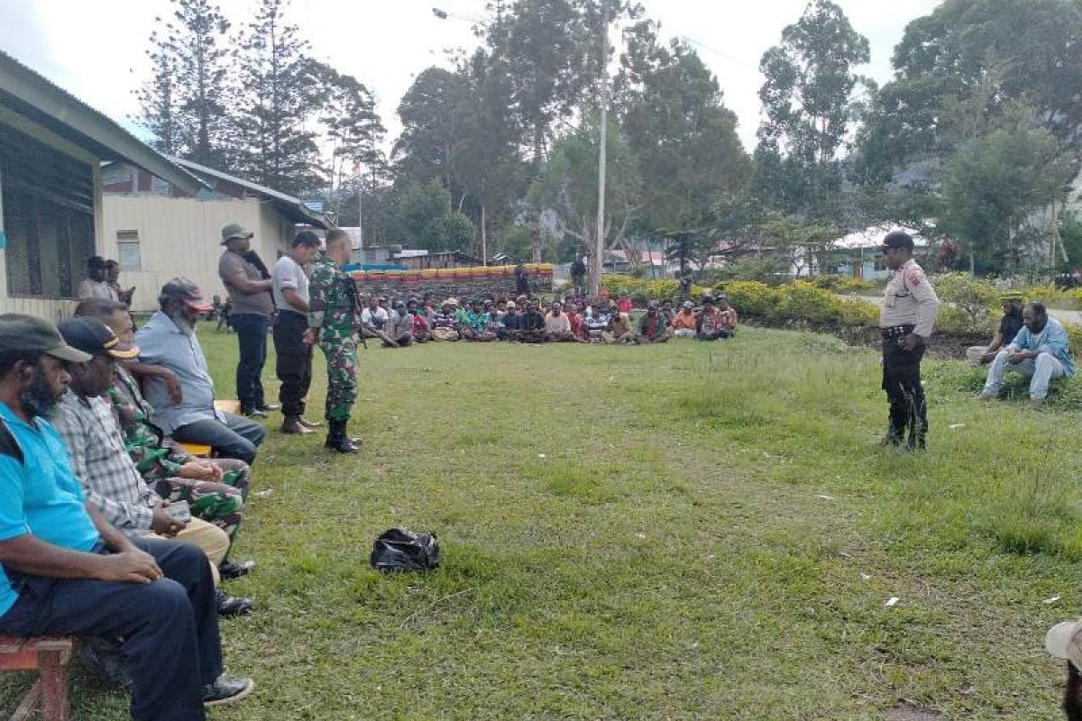 TNI-Polri kawal perdamaian adat kasus pembunuhan di Tolikara, Papua