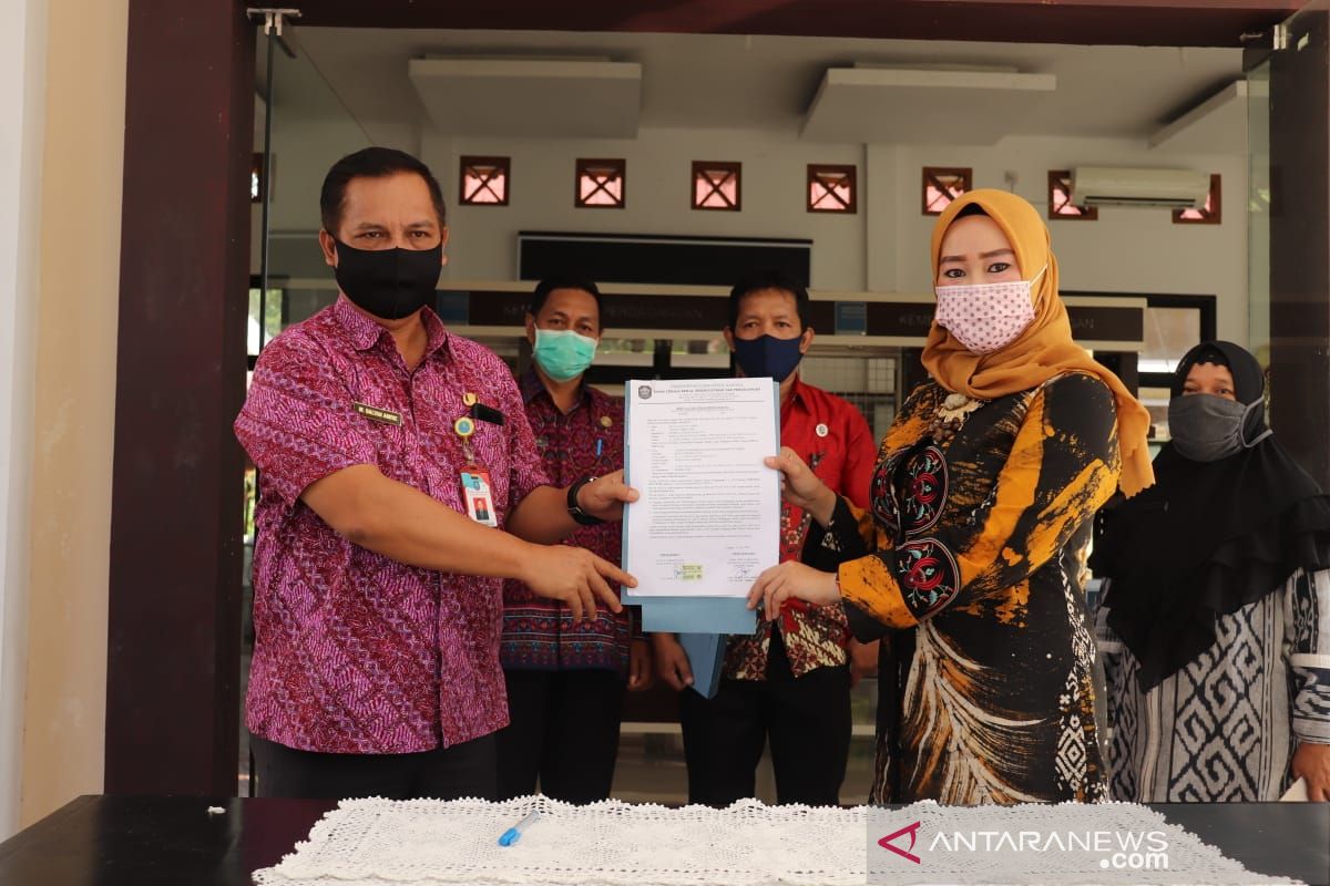 Dekranasda Bangka terima bantuan lemari souvenir