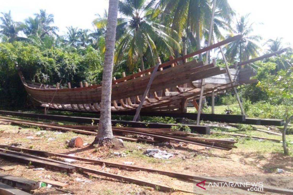 Sudah beroperasi enam tahun, pembuatan kapal kayu di Lengayang tanpa izin