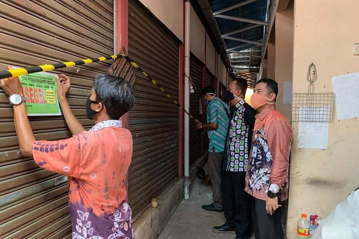 Selisih jumlah pedagang, 47 Kios di Pasar Gedang disegel