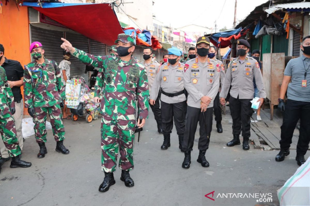 Kemarin, tuntutan penyerang Novel hingga peninjauan Pasar Tanah Abang