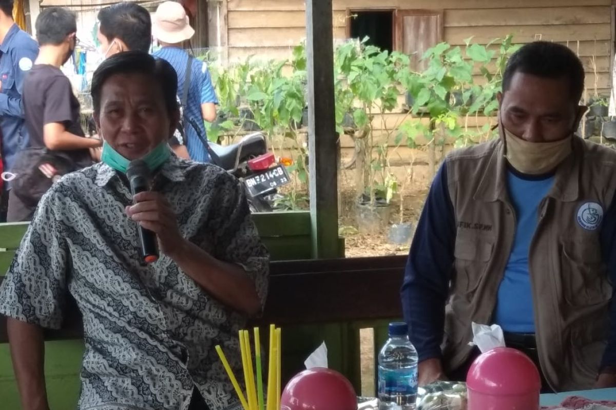 Bupati Bangka Tengah pantau penyaluran bantuan tunai ke warga desa