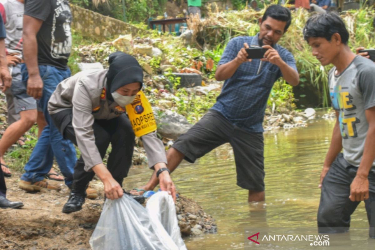 Pemkot bersama Polres Padangsidimpuan tabur lima ribu benih ikan