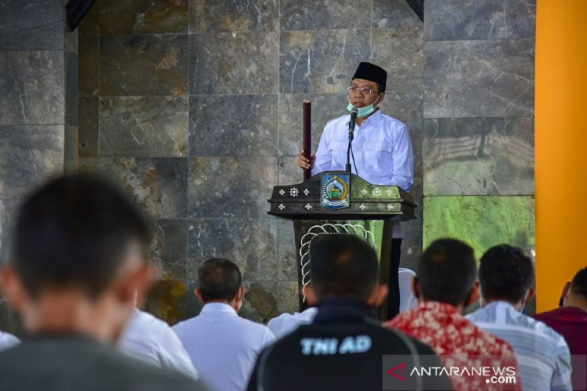 Gubernur NTB menjadi khatib dan imam shalat Jumat jelang normal baru