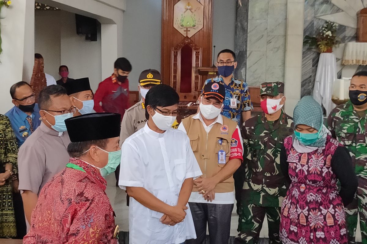 Nunik dan Herman HN tinjau tempat ibadah