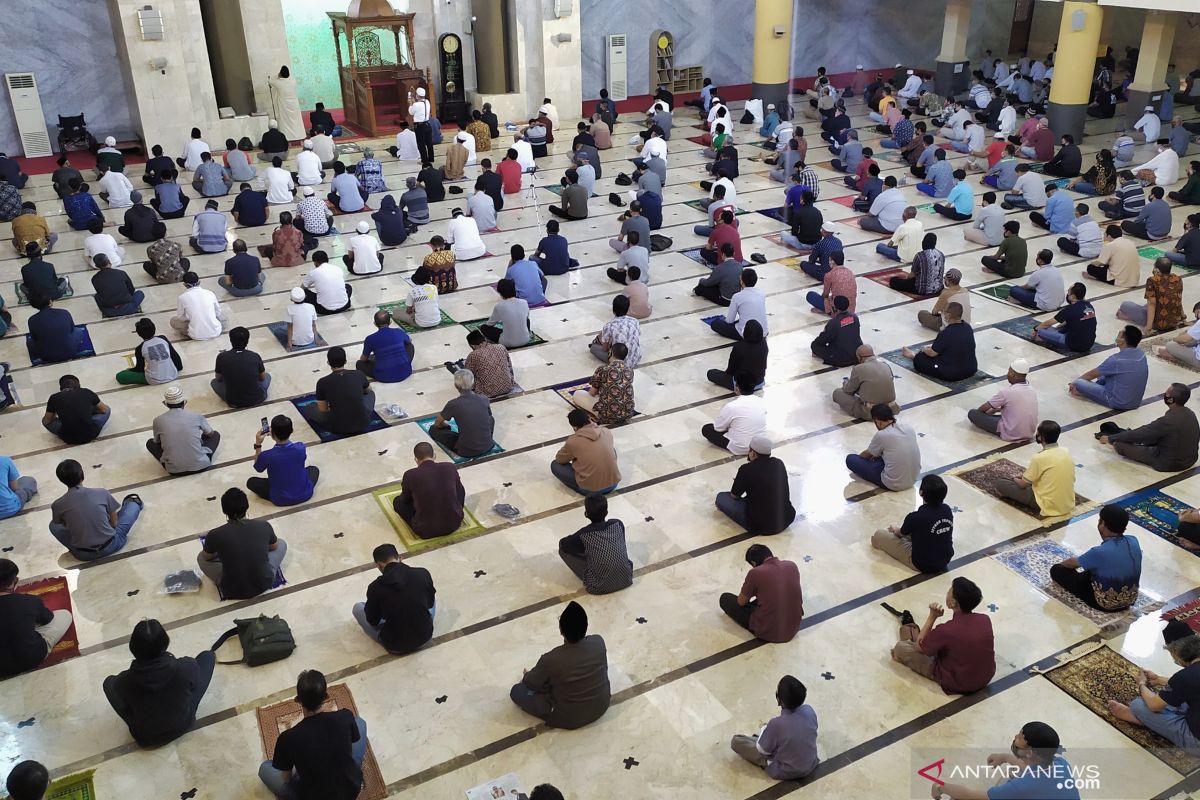 Masjid Raya Bandung gelar salat Jumat perdana