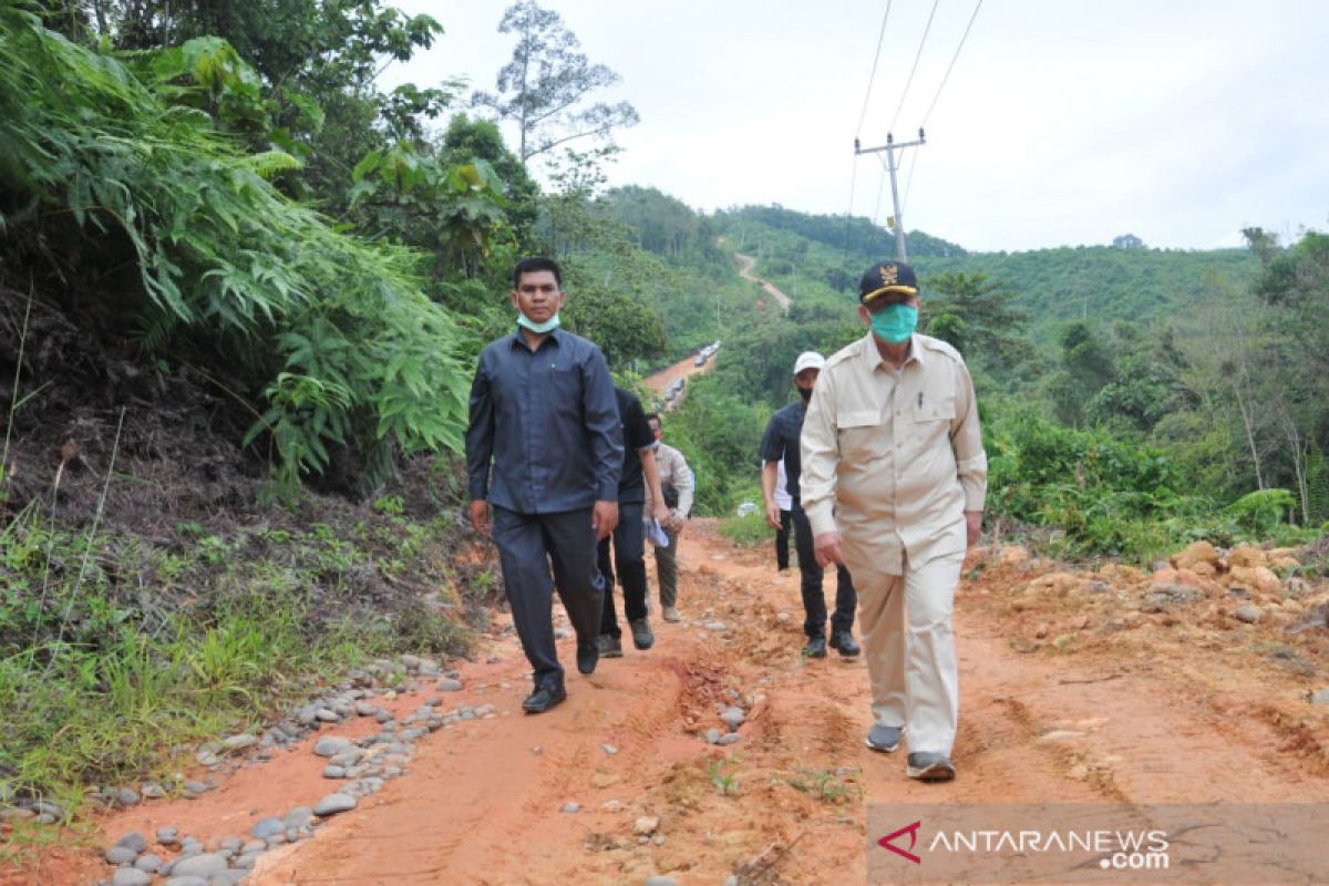 Pembangunan jalan Solok Selatan-Dharmasraya ditargetkan selesai dua tahun, kata Wagub