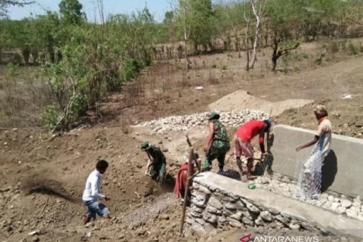 Pengamat sebut padat karya bukan pemberdayaan ekonomi