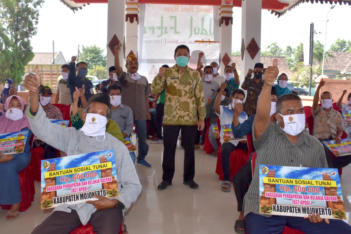 Pemkab Mojokerto salurkan BST bagi keluarga terdampak COVID-19