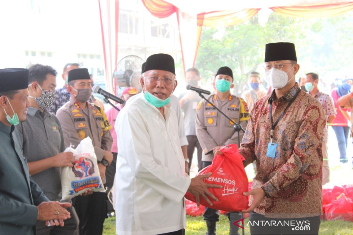 Mensos Salurkan 10 Ribu Paket Sembako di Kabupaten Serang