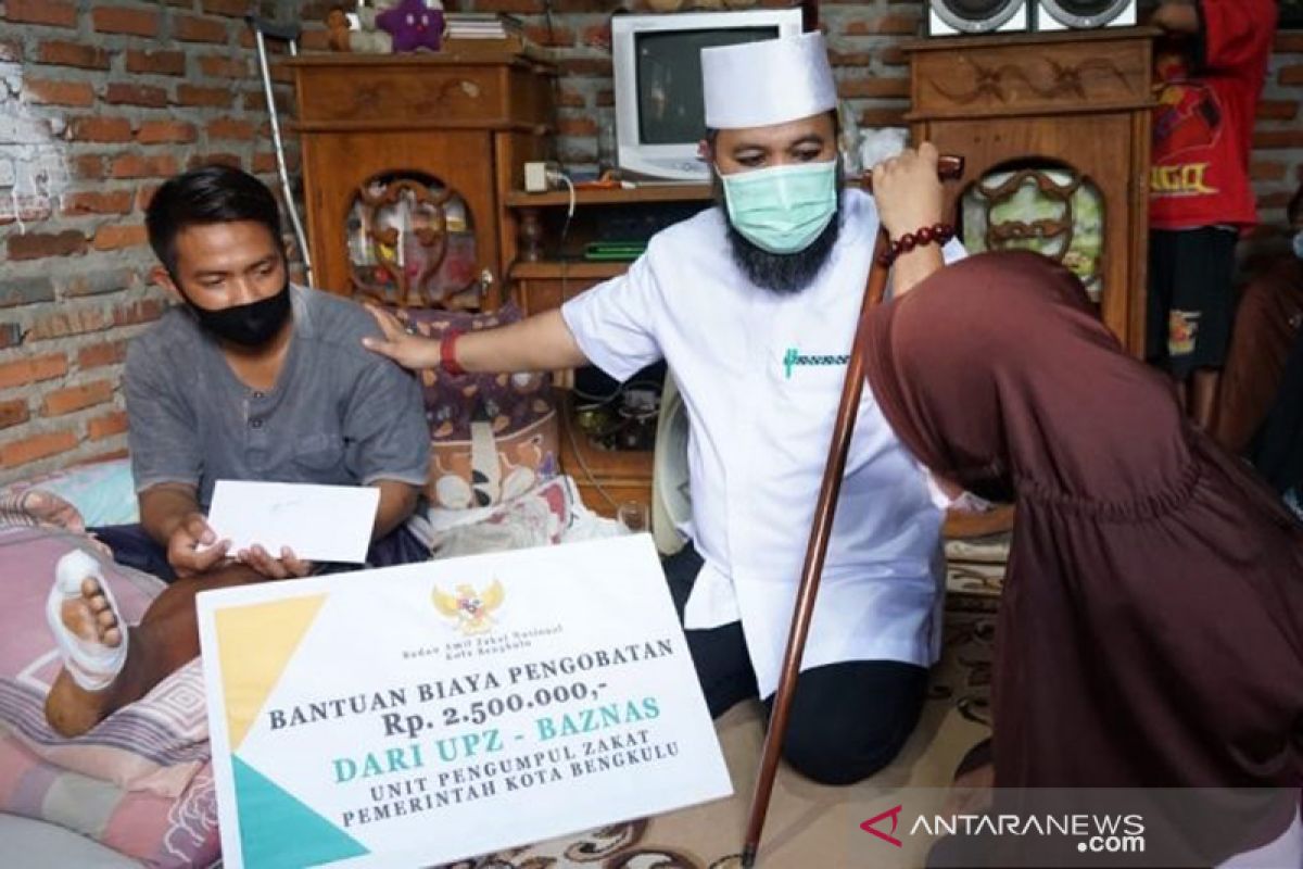 Wali Kota Bengkulu bantu biaya berobat dua warga