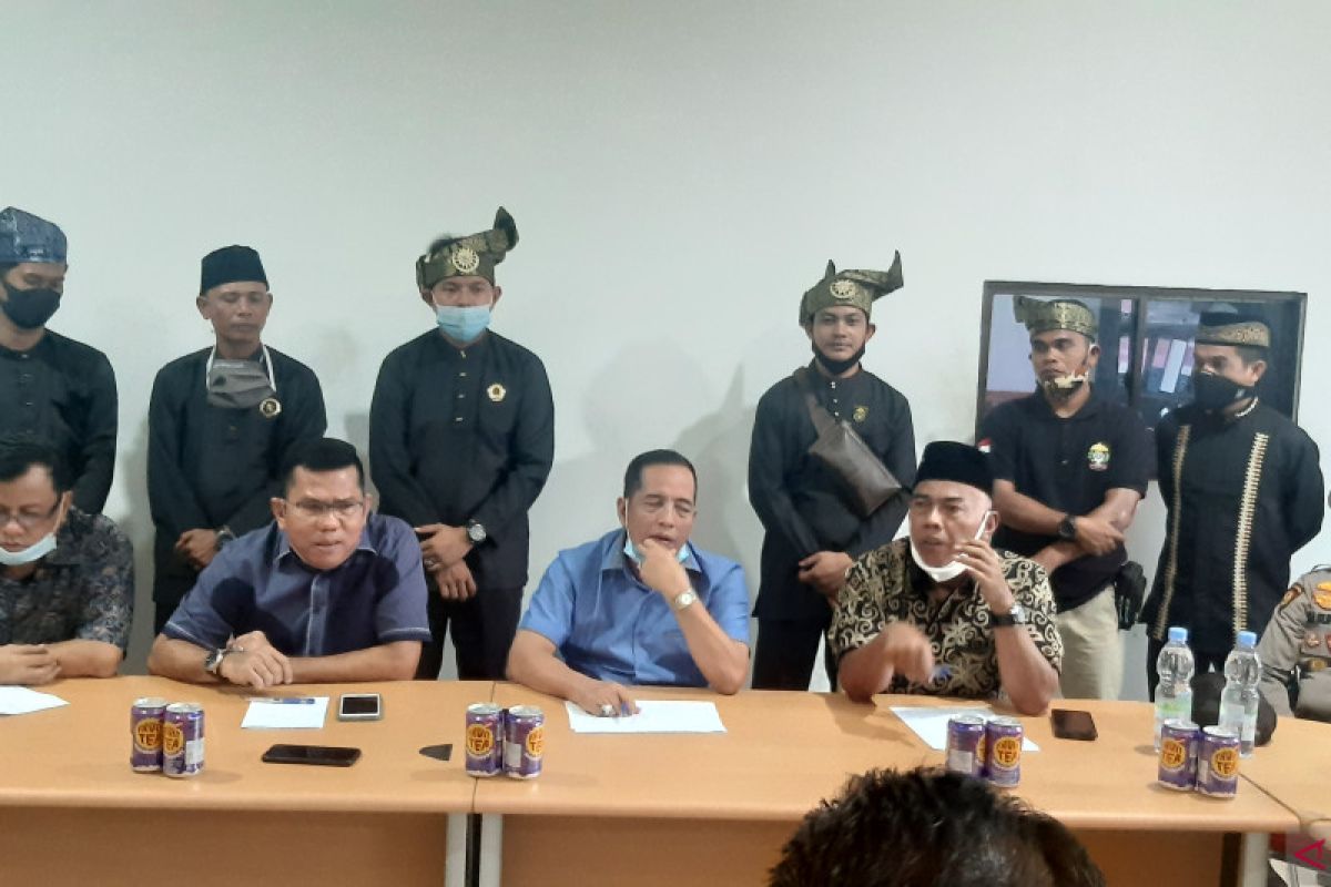 Tinjau lokasi dugaan penyekapan dan penganiayaan karyawan, DPRD Riau minta izin PT IDB dicabut