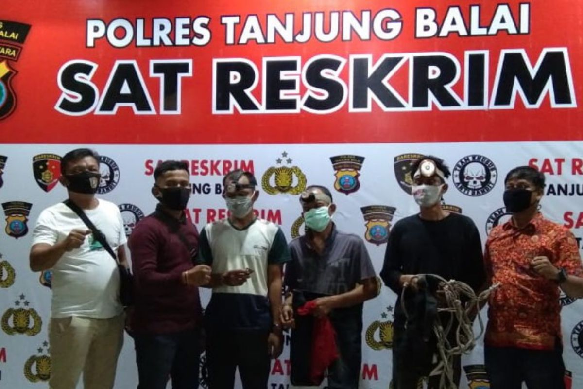 Polisi Tanjung Balai ringkus tiga pencuri sarang burung walet