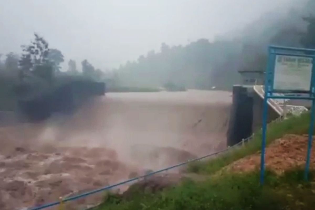 Desa Rumbia Jeneponto Sulsel dikepung banjir bandang