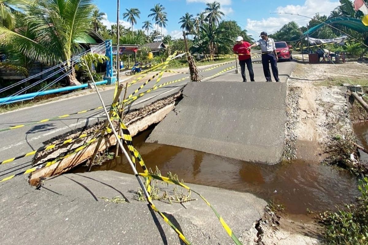 Pemprov Kalteng didesak segera memperbaiki ambruknya jalan Sampit-Seruyan
