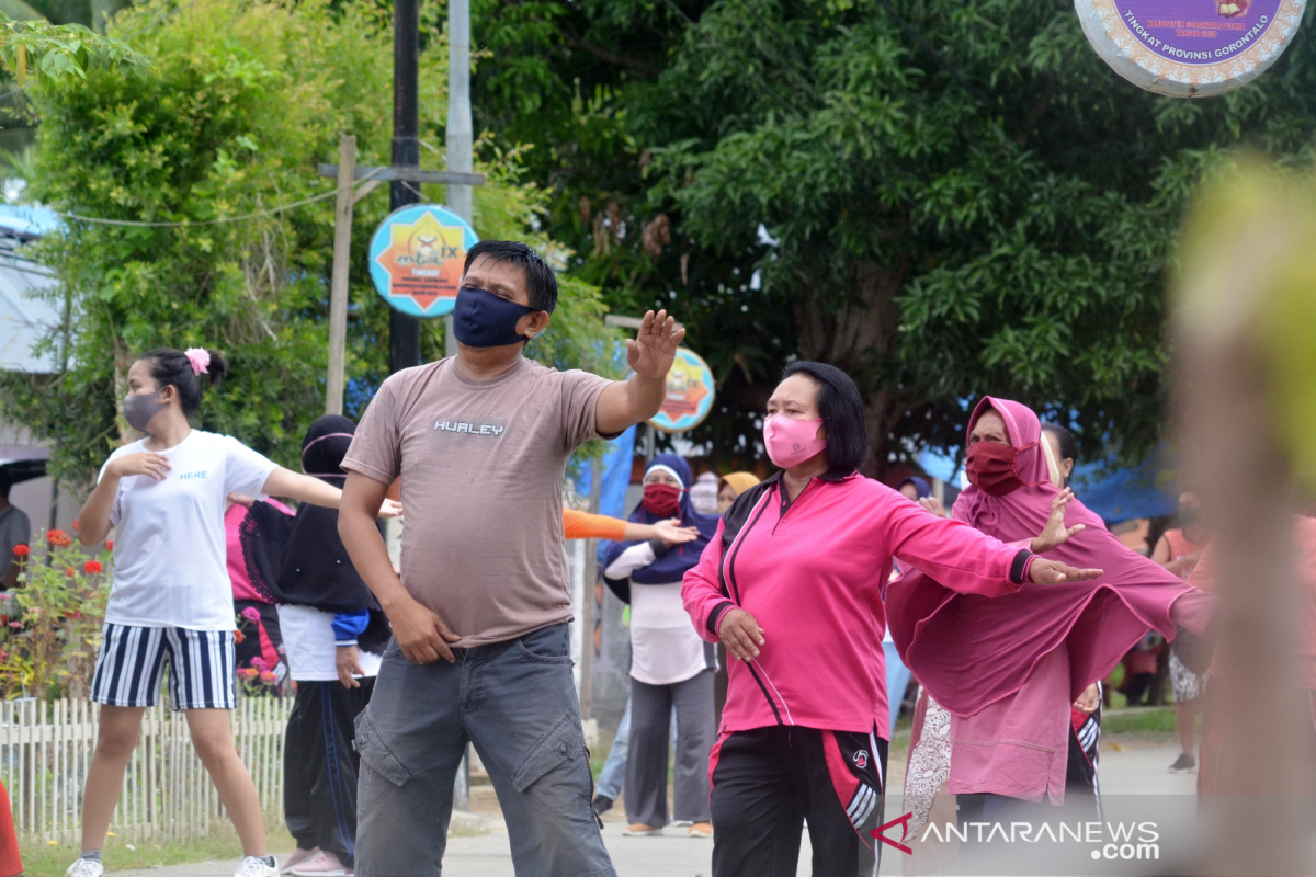 Warga Desa Cisadane-Gorontalo Utara jaga kebugaran dengan senam poco-poco