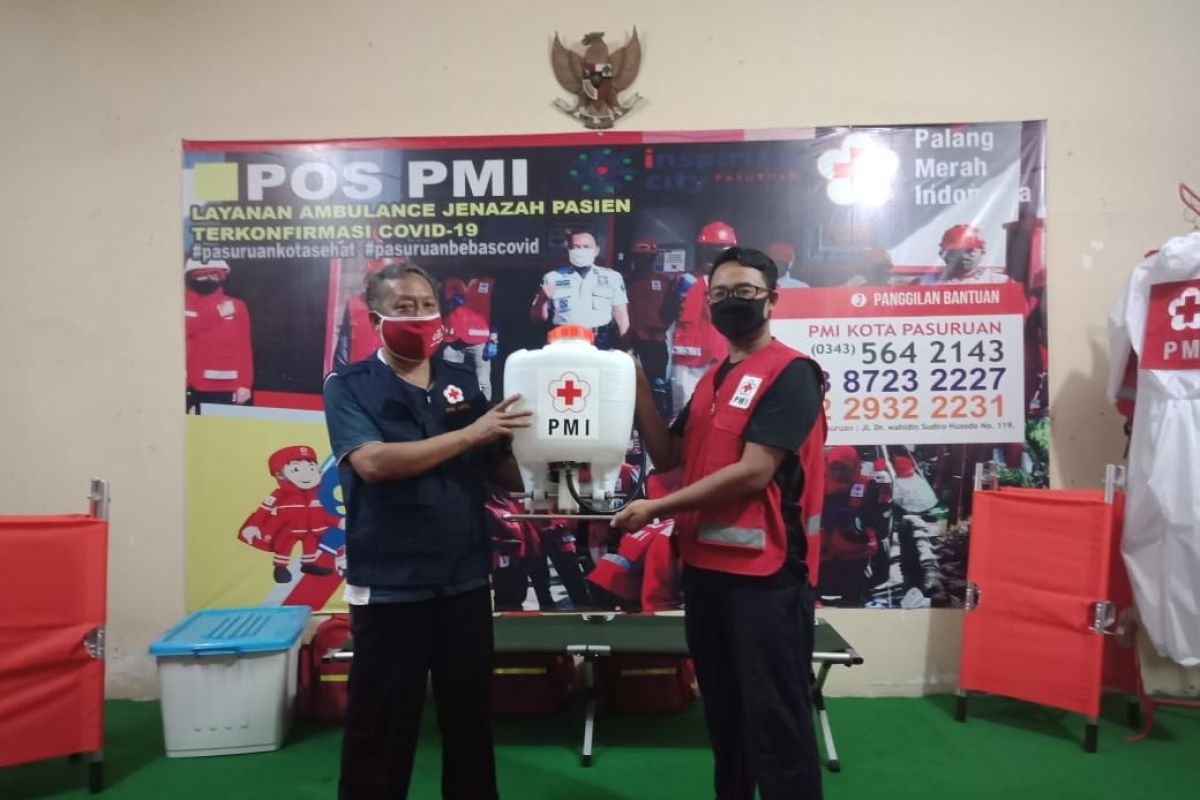 Cegah COVID-19, PMI salurkan alat semprot dan disinfektan ke ponpes