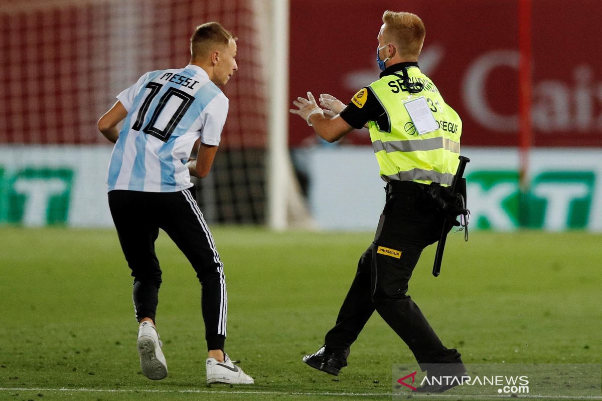 Pembatasan ketat tak jadi halangan fans Lionel Messi masuk ke lapangan